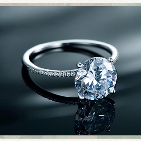 Luxury Engagement Ring - Picture 2 of 4